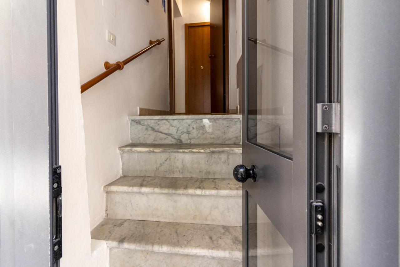 Down Town Blue Apartment La Spezia Buitenkant foto